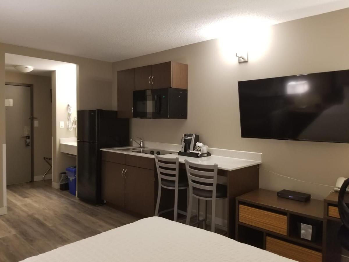 Super 8 By Wyndham Winnipeg West Exterior foto